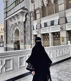 Abaya Neelofa