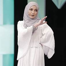 Abaya Neelofa